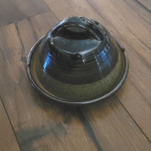 Magus Quebec - Stoneware Pottery Butter Dish with Lid - Picture 3 of 5